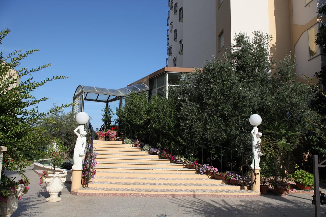Hotel Plaza Llido Degli Estensi Exterior photo